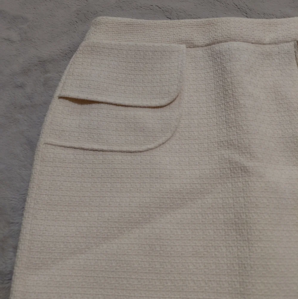 Elie Tahari Cream Classic Heavy Knit Mini Skirt Size 10 NWT